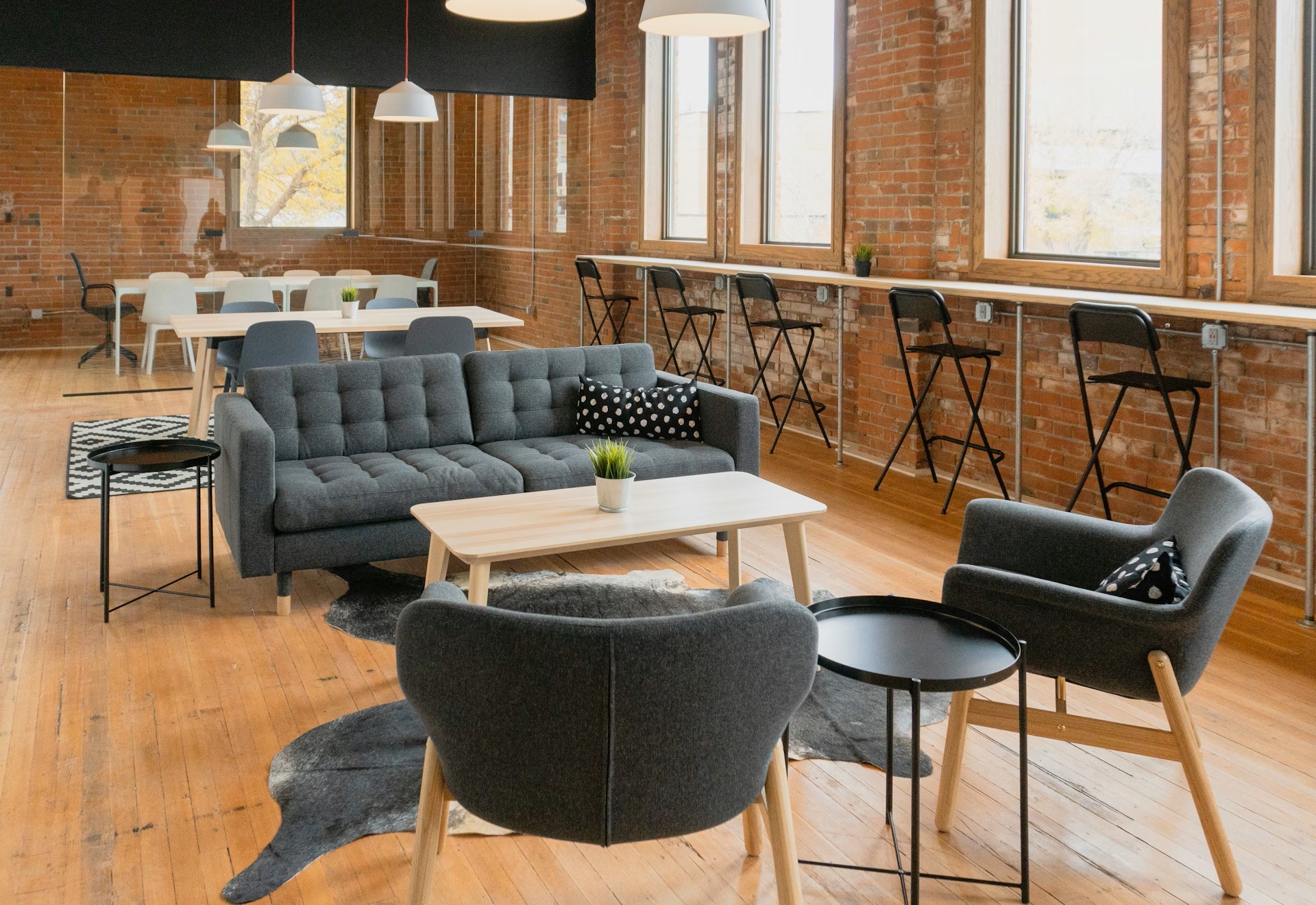 Espacio comercial moderno en operación